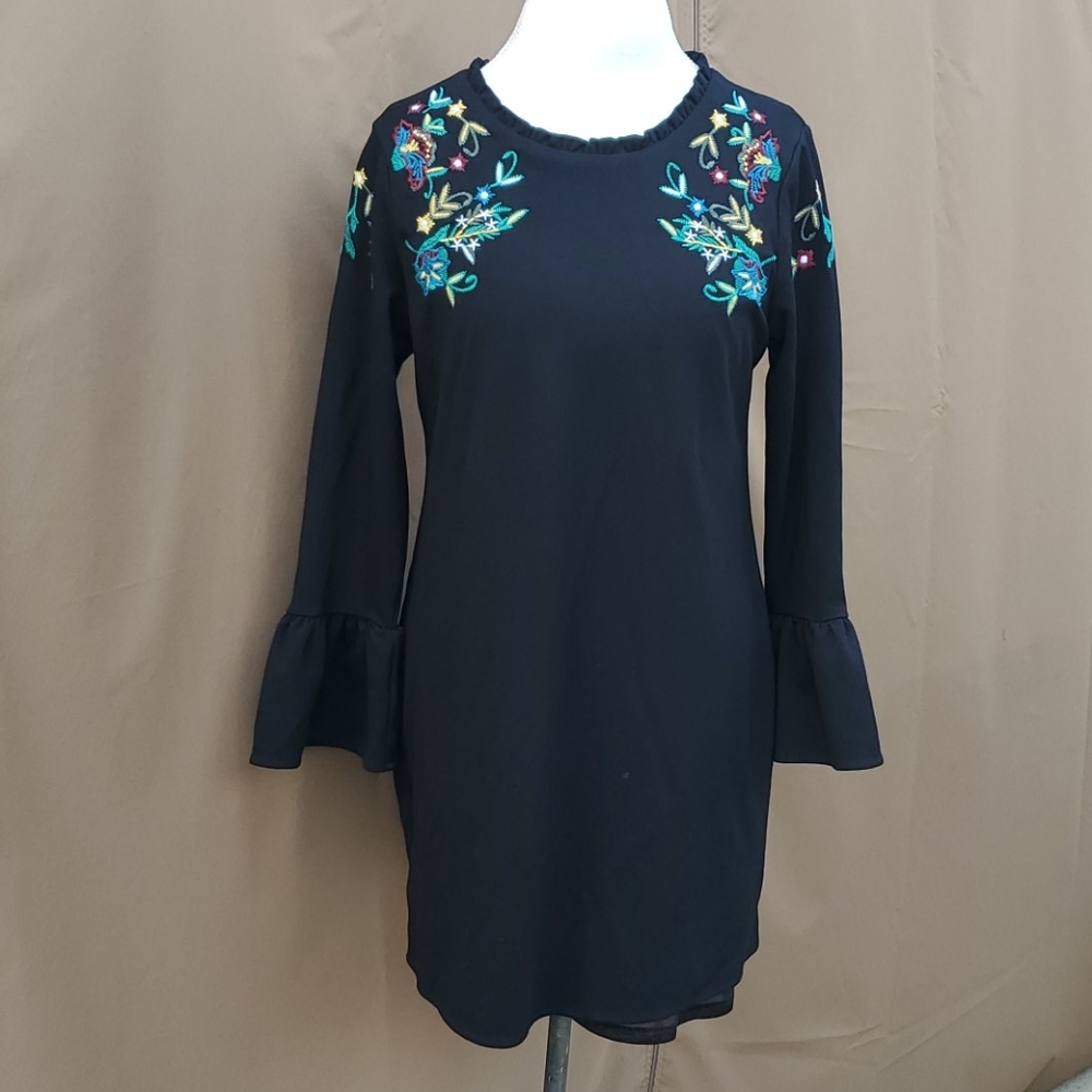 OLIVIA & GRACE BOHO STYLE BELL SLEEVE BLACK DRESS SIZE LARGE